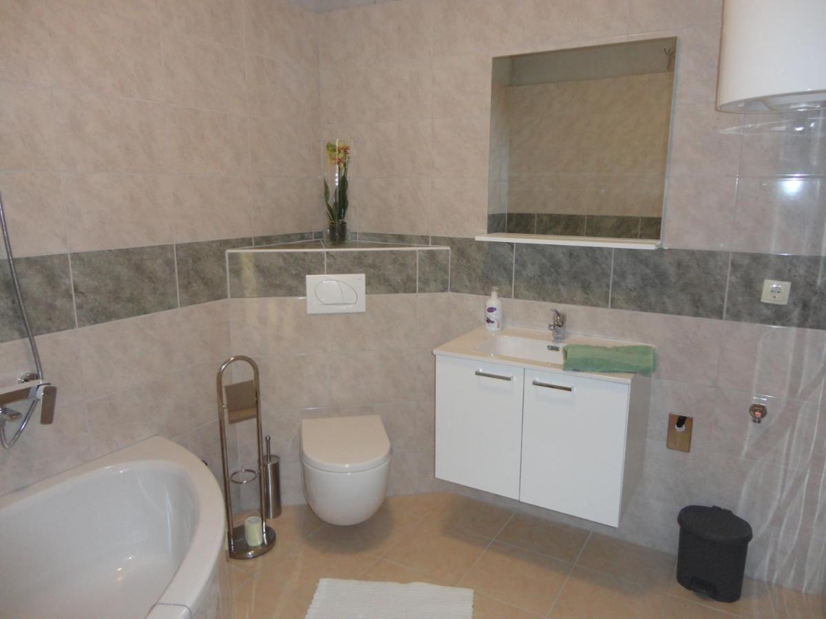 Apartman Bozic Apartment Kastel Stafilic Bagian luar foto